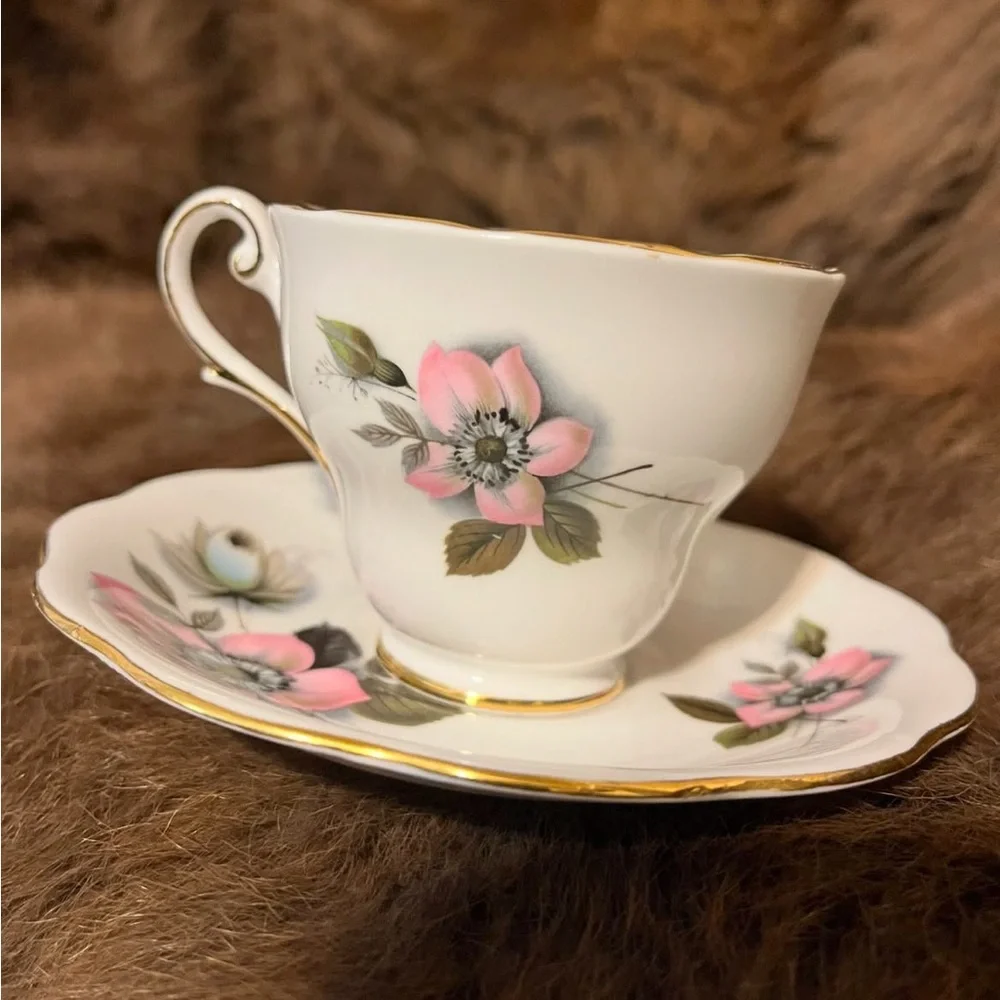 Fine Bone China Teacup & Saucer Set. “Pompadour” style, Royal Standard, England.